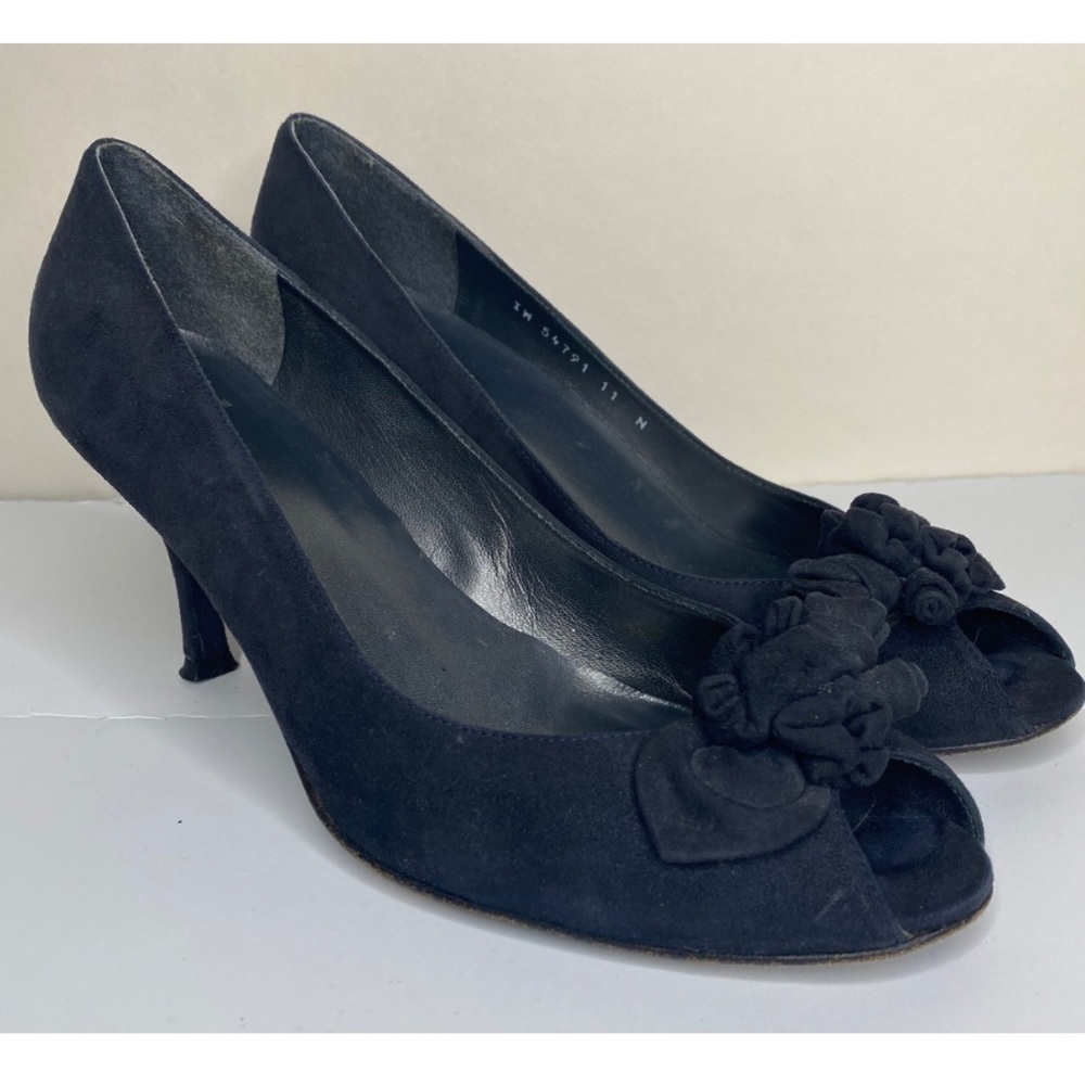 Stuart Weitzman Peep-Toe Ruffle-Bow Heels
Sz 11